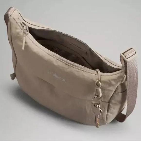 Lululemon athletica Sling Crossbody Bag in Light Beige - Picture 4 of 13